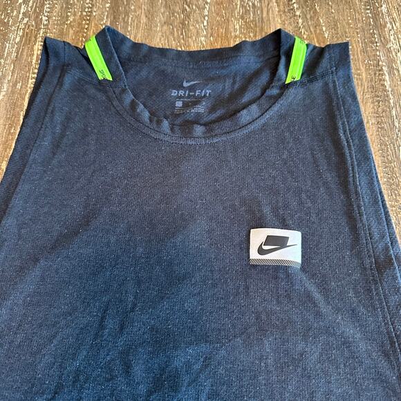 Men’s Nike Sports Tank Top & Sweatpant Joggers 2-Piece Set, L (Tank) M (Pants) - Picture 3 of 16